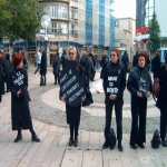 1er rassemblement des femmes en noir le 25 octobre 2003 photo n6 